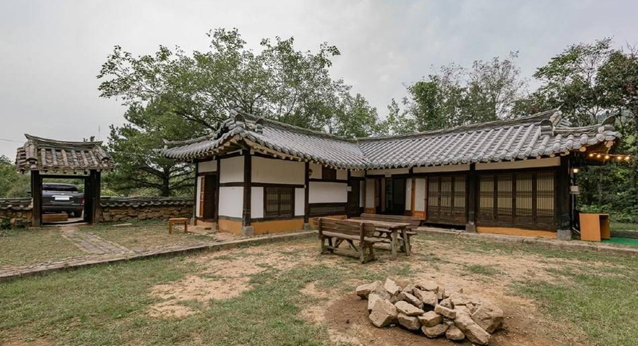 Enjoy a Rural Getaway with These Hanok Accommodations